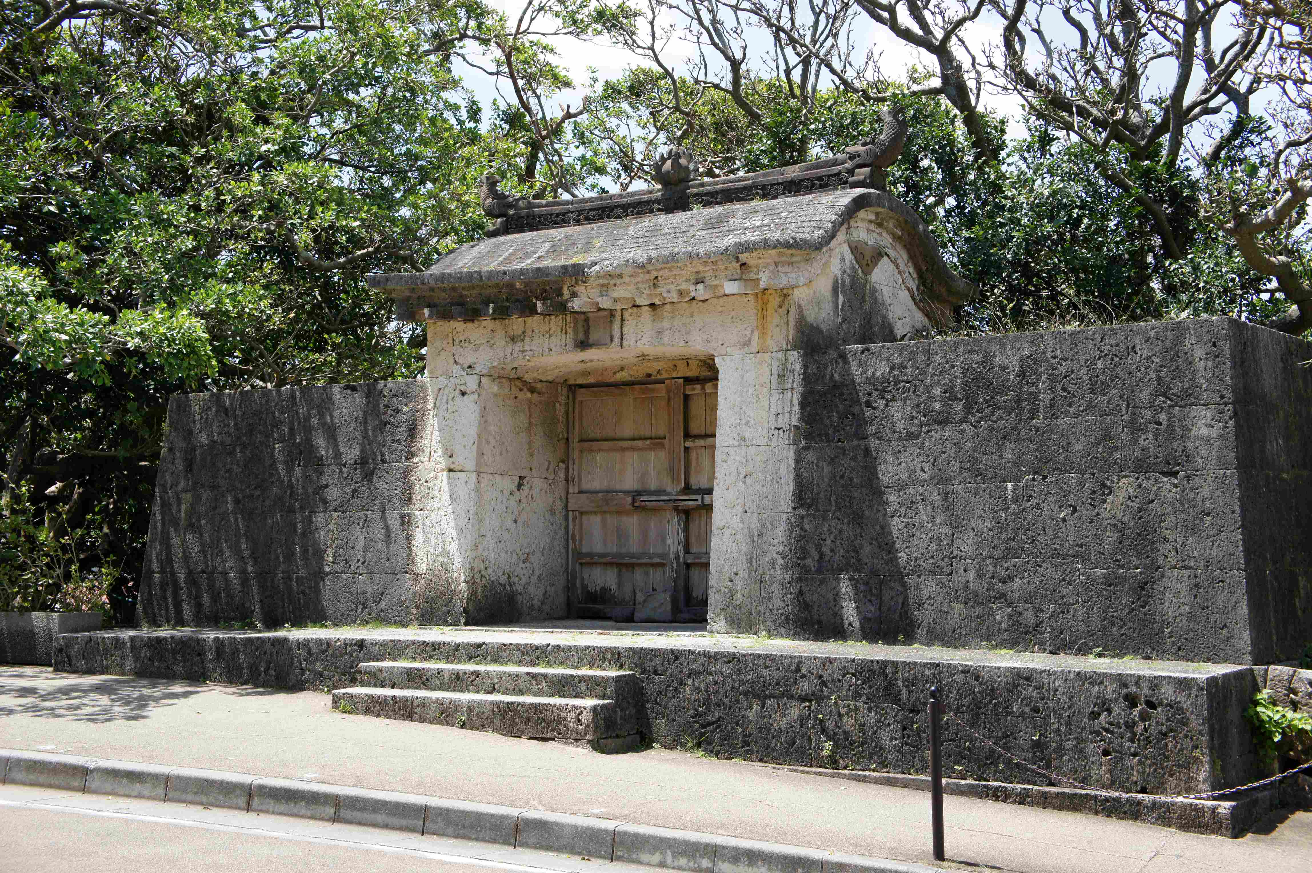 ⛩️ 소노햔 우타키 석문 (소노햔우타키세키몬) 이미지 5